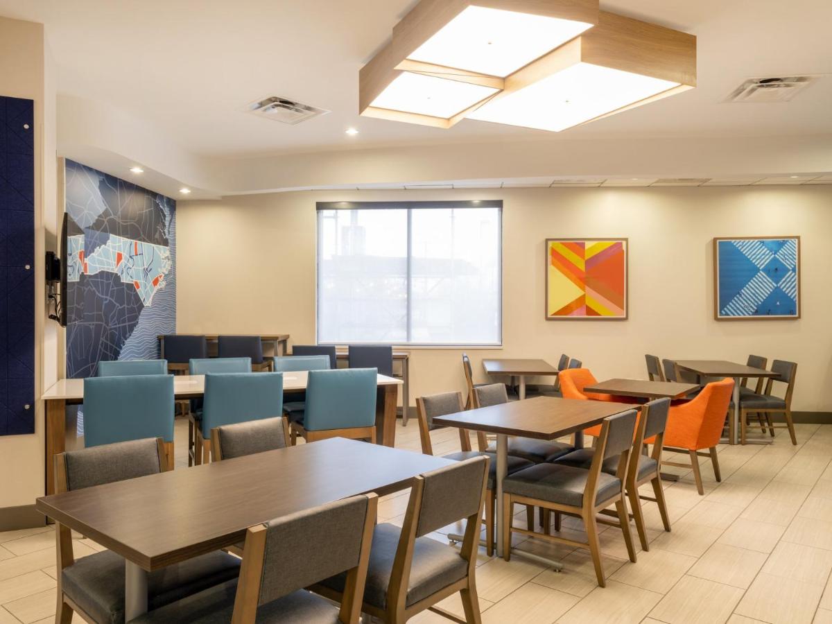 | Holiday Inn Express Greensboro-I-40 at Wendover, an IHG Hotel