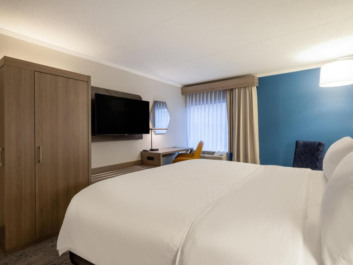 | Holiday Inn Express Greensboro-I-40 at Wendover, an IHG Hotel