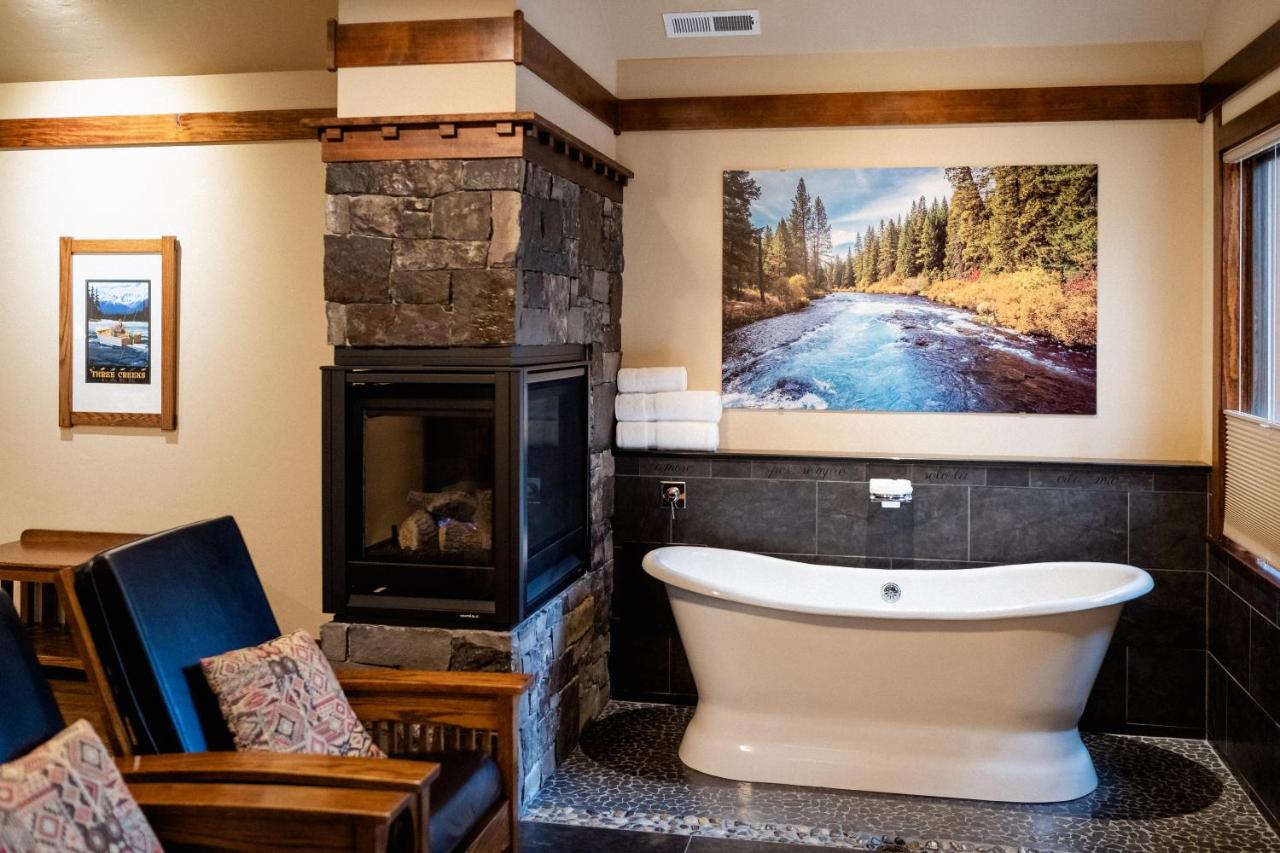 | FivePine Lodge