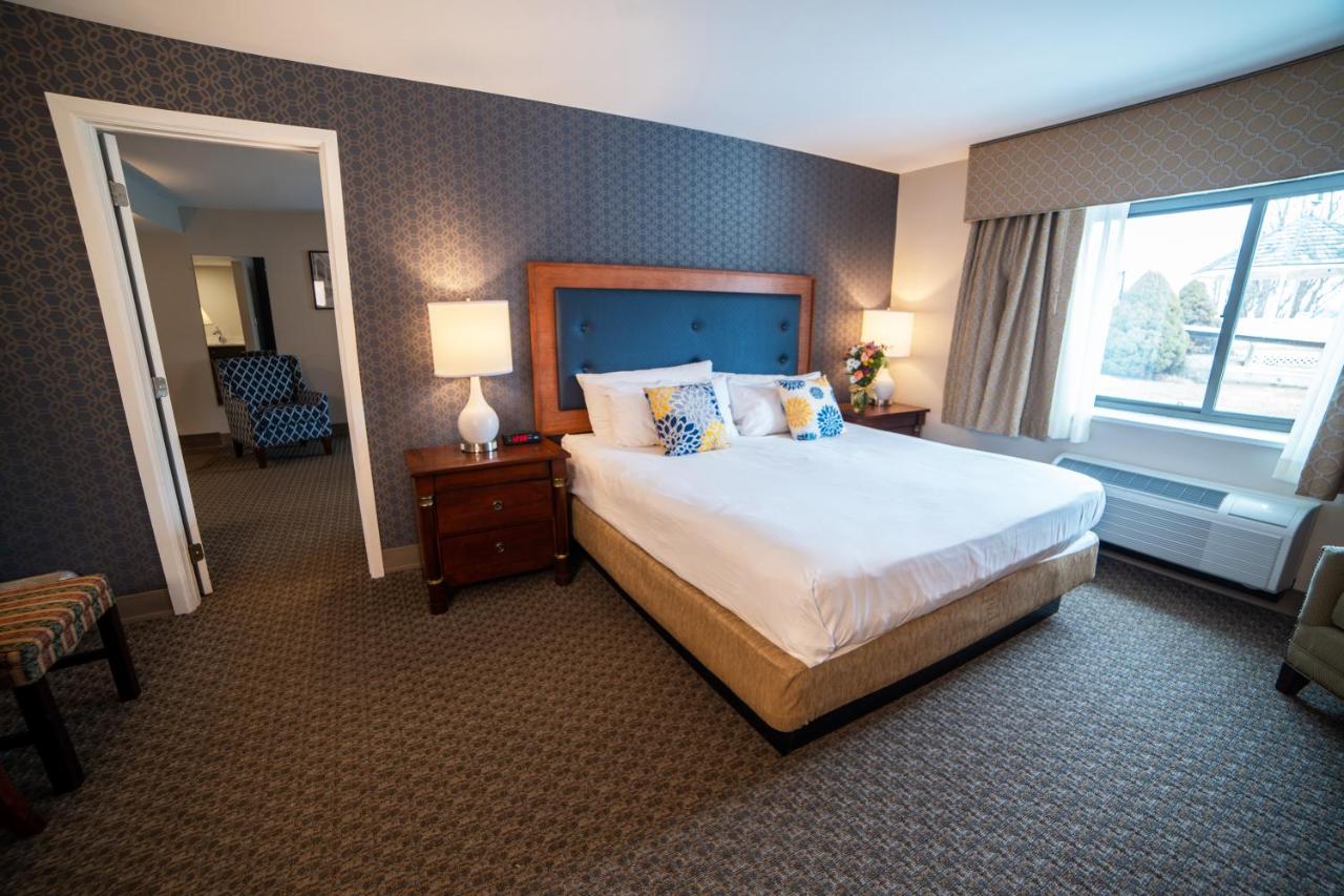 | Fort William Henry Hotel