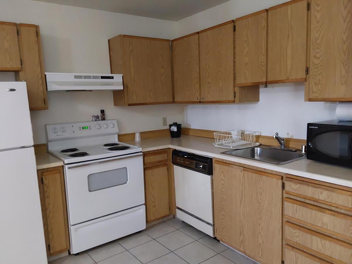 Deluxe Queen Suite at Lavissh Inn & Suites