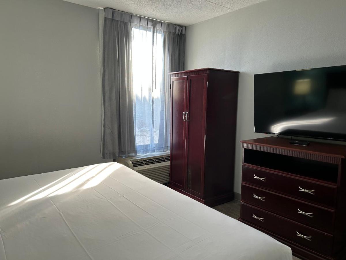 King Room - Non-Smoking at Clarion Inn and Suites Airport
