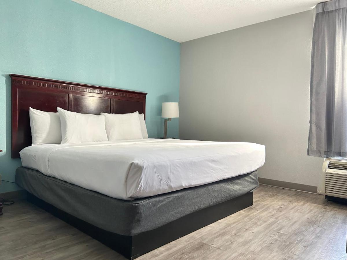 King Room - Non-Smoking at Clarion Inn and Suites Airport