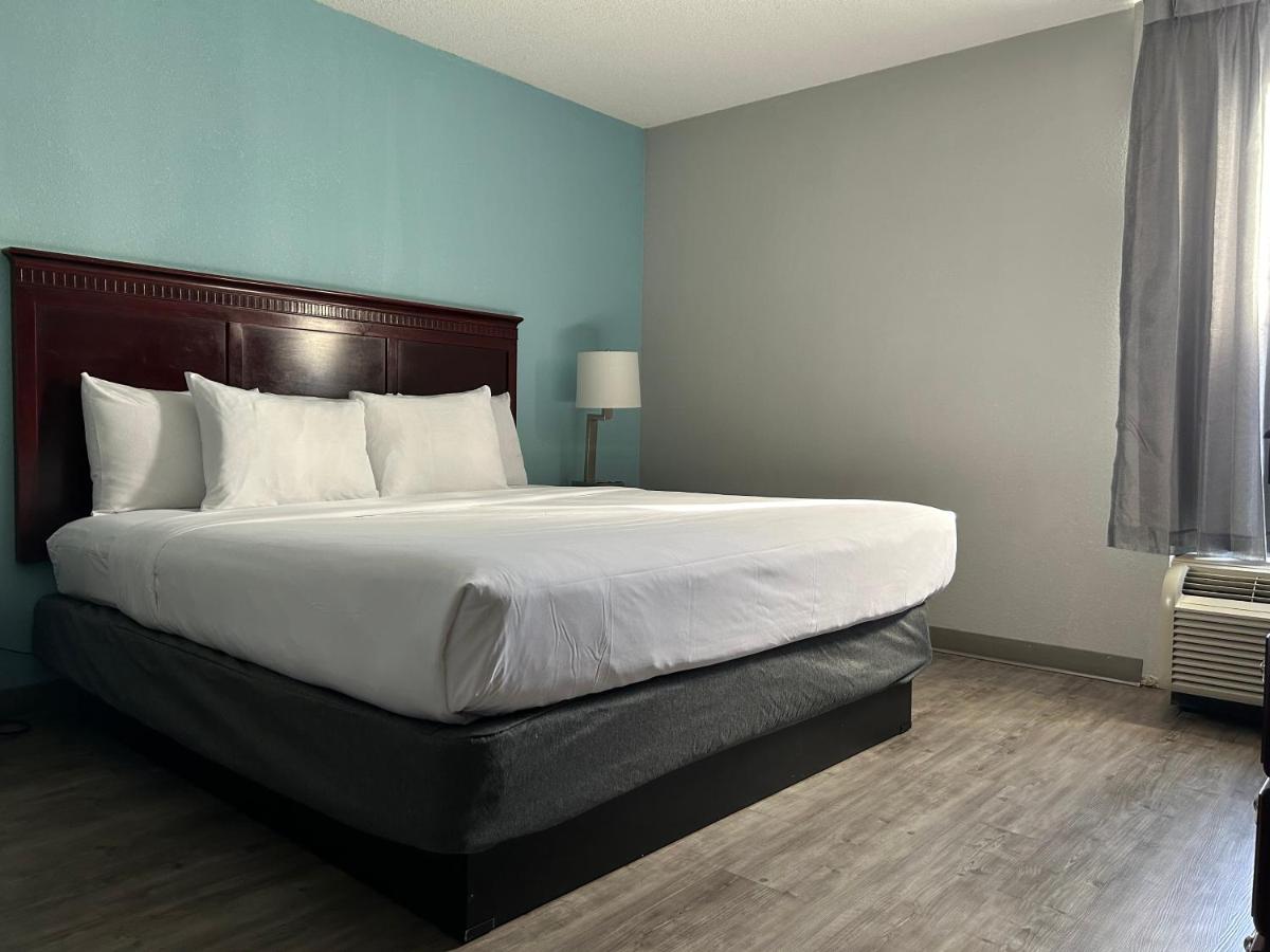 King Room - Non-Smoking at Clarion Inn and Suites Airport