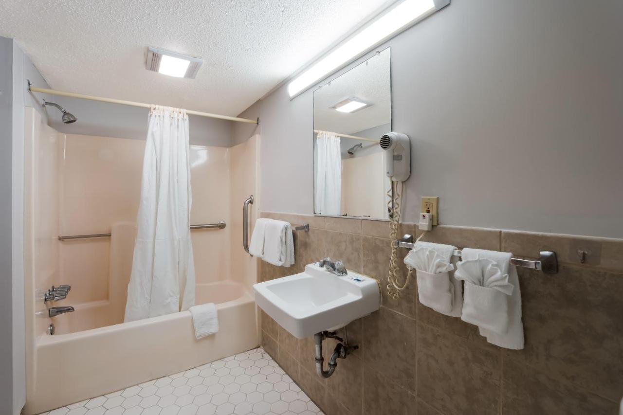 | Rodeway Inn Augusta West