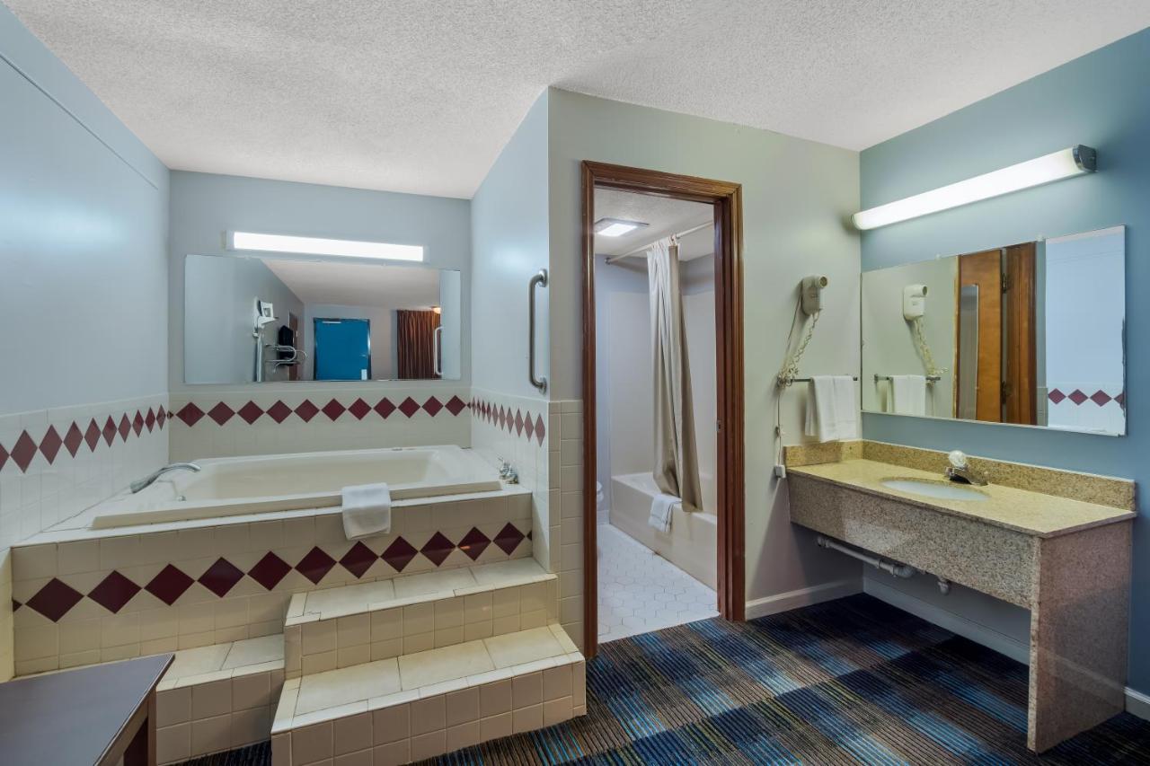 | Rodeway Inn Augusta West