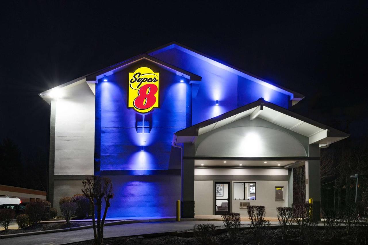 | Super 8 by Wyndham Charlottesville