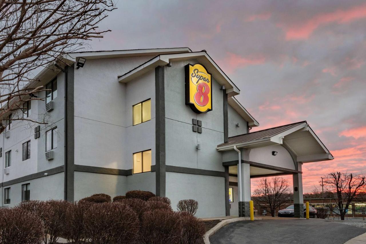 | Super 8 by Wyndham Charlottesville