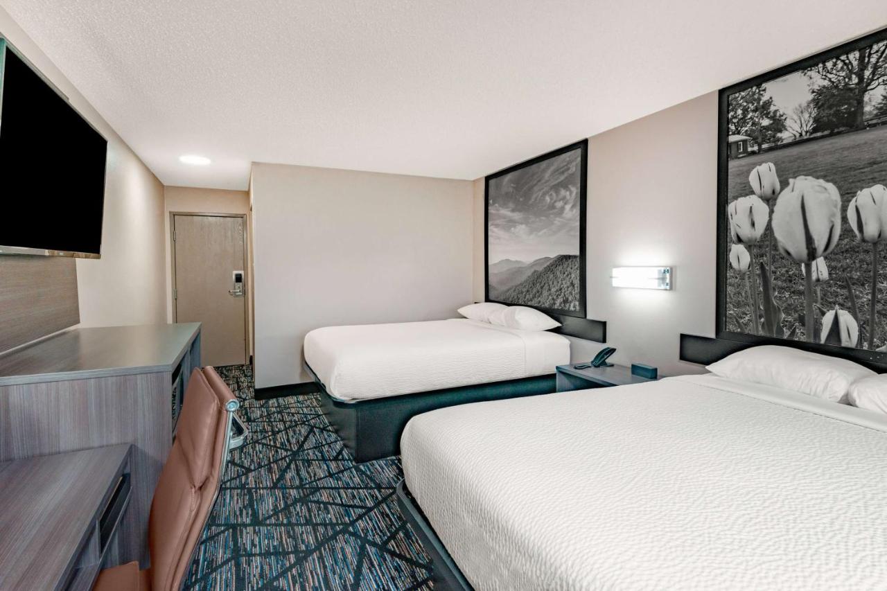 | Super 8 by Wyndham Charlottesville