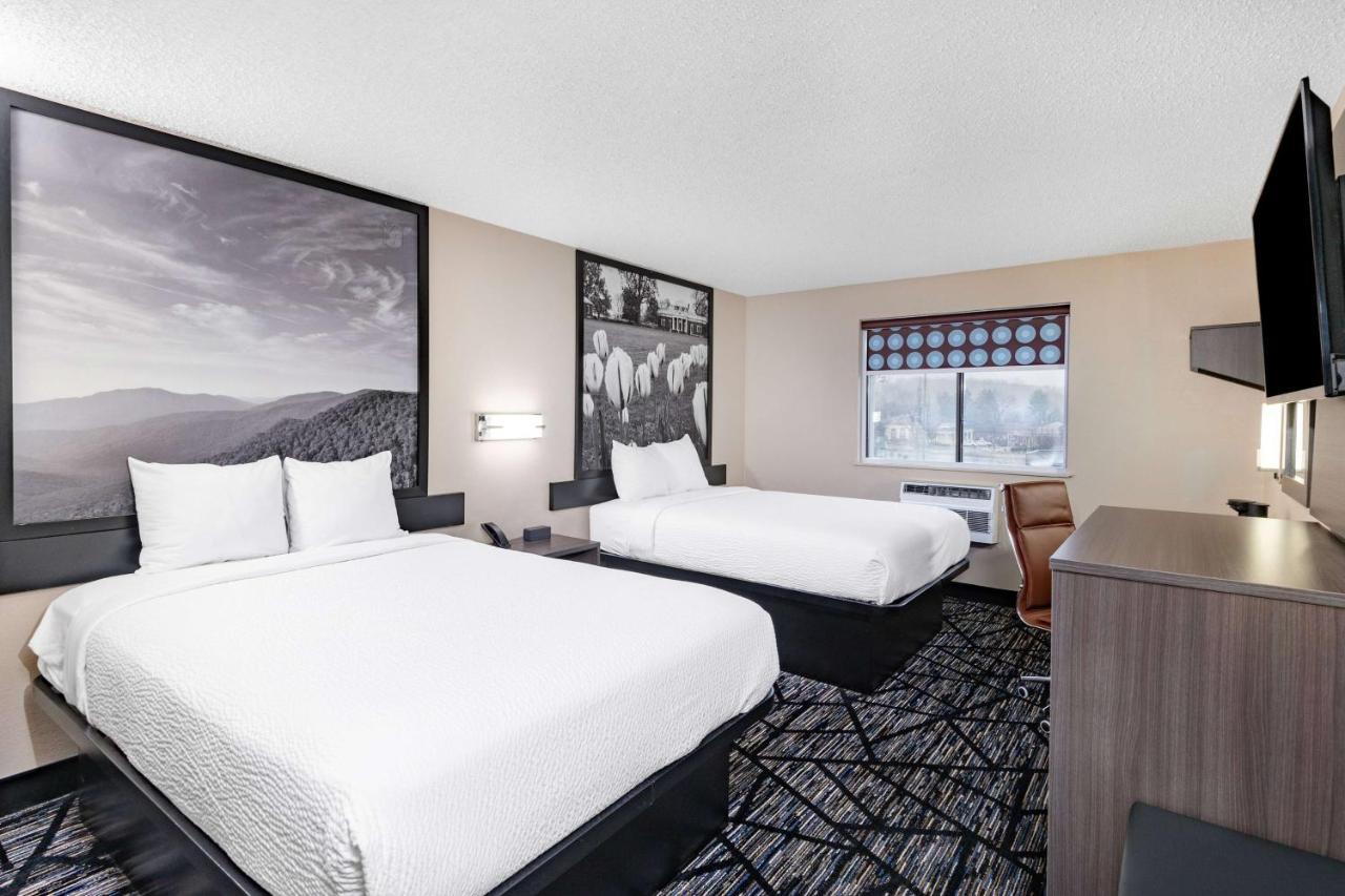 | Super 8 by Wyndham Charlottesville