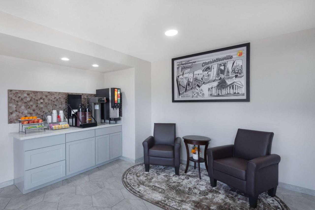 | Super 8 by Wyndham Charlottesville