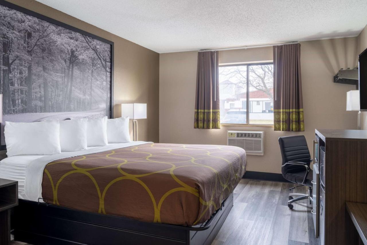 King Room - Non-Smoking at Super 8 by Wyndham Merrillville