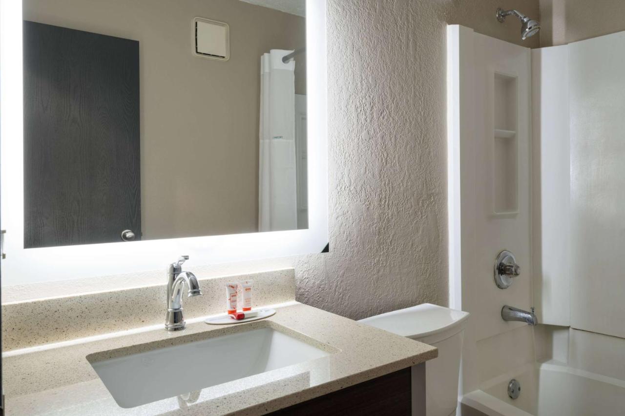 King Room - Non-Smoking at Super 8 by Wyndham Merrillville