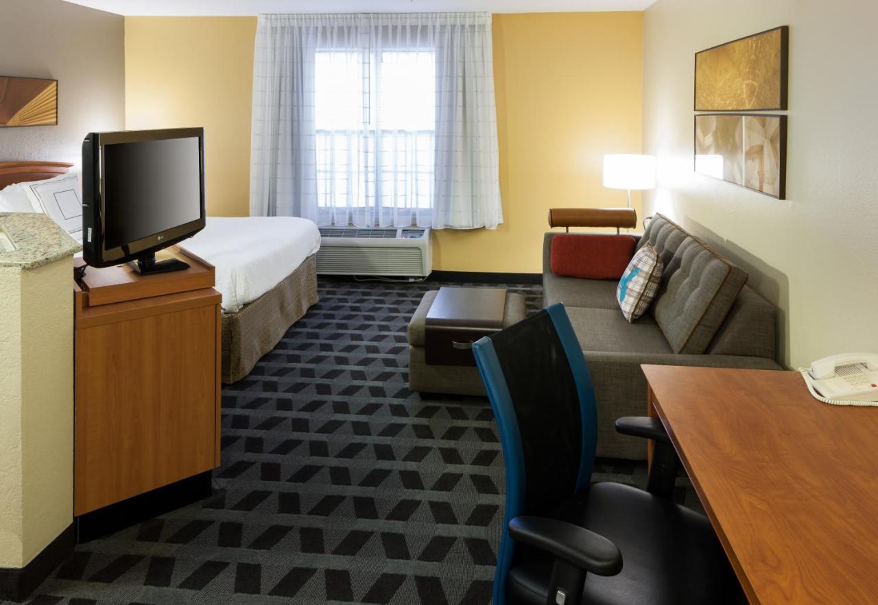 Queen Studio with Sofa Bed at TownePlace Suites by Marriott Dallas Arlington North