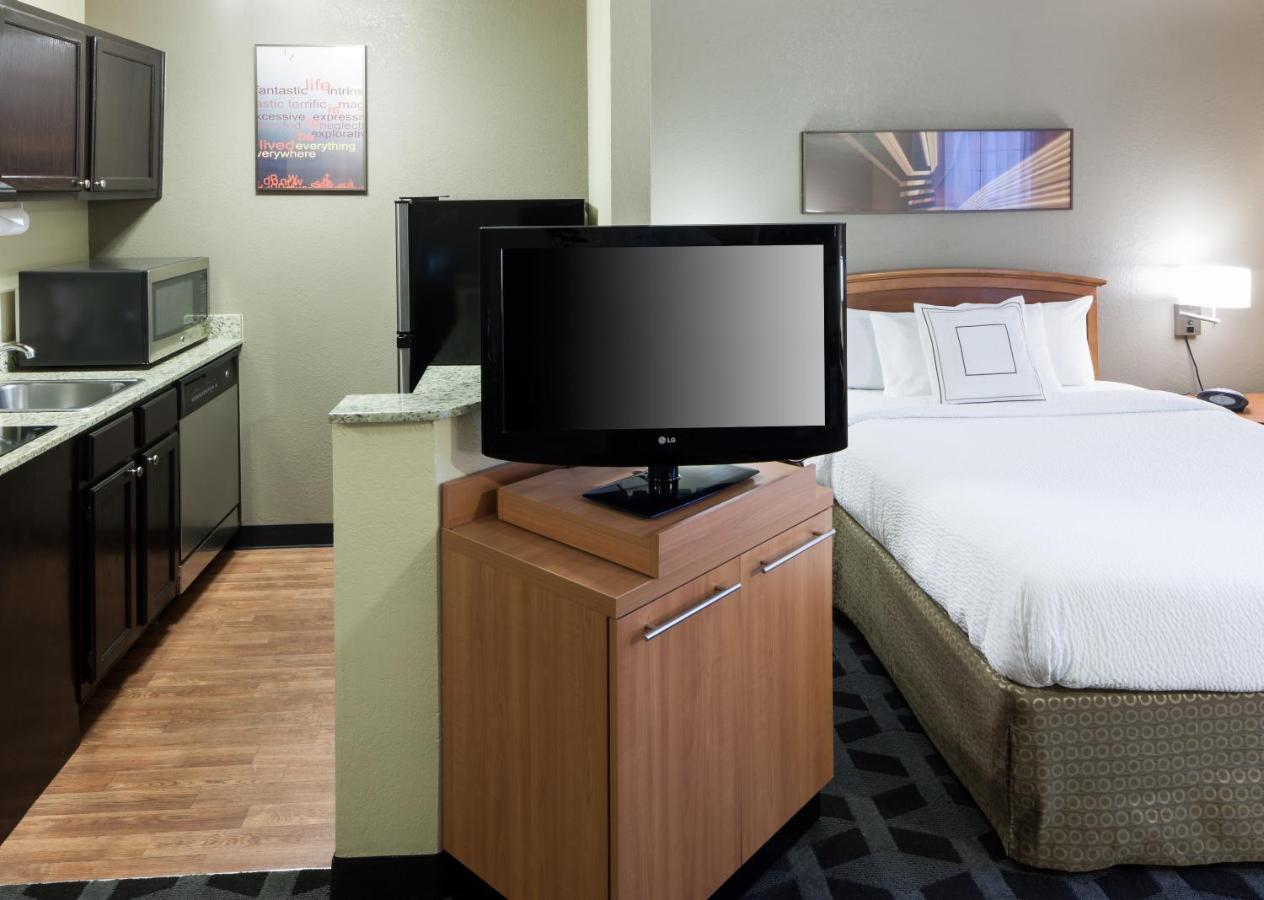 Queen Studio with Sofa Bed at TownePlace Suites by Marriott Dallas Arlington North