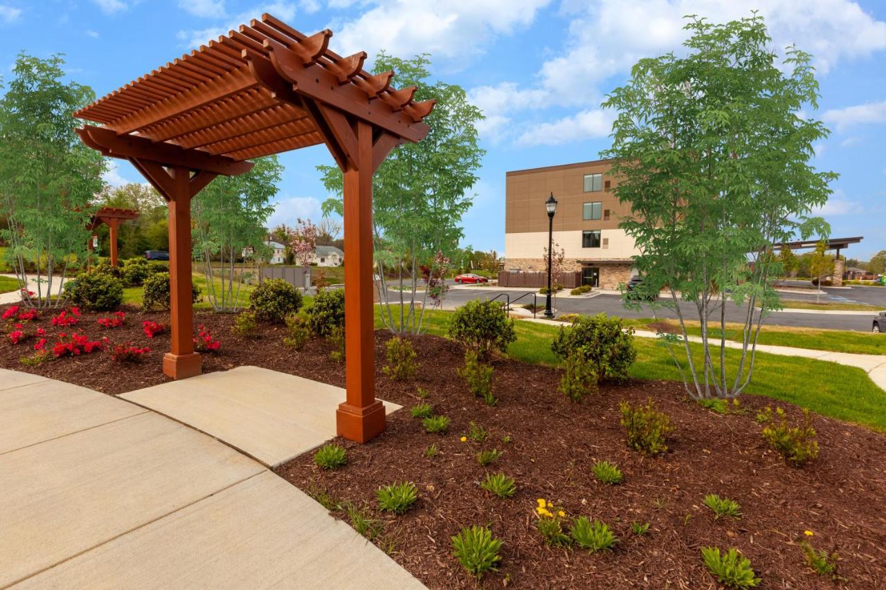 | Holiday Inn Express & Suites Brunswick-Harpers Ferry Area, an IHG Hotel