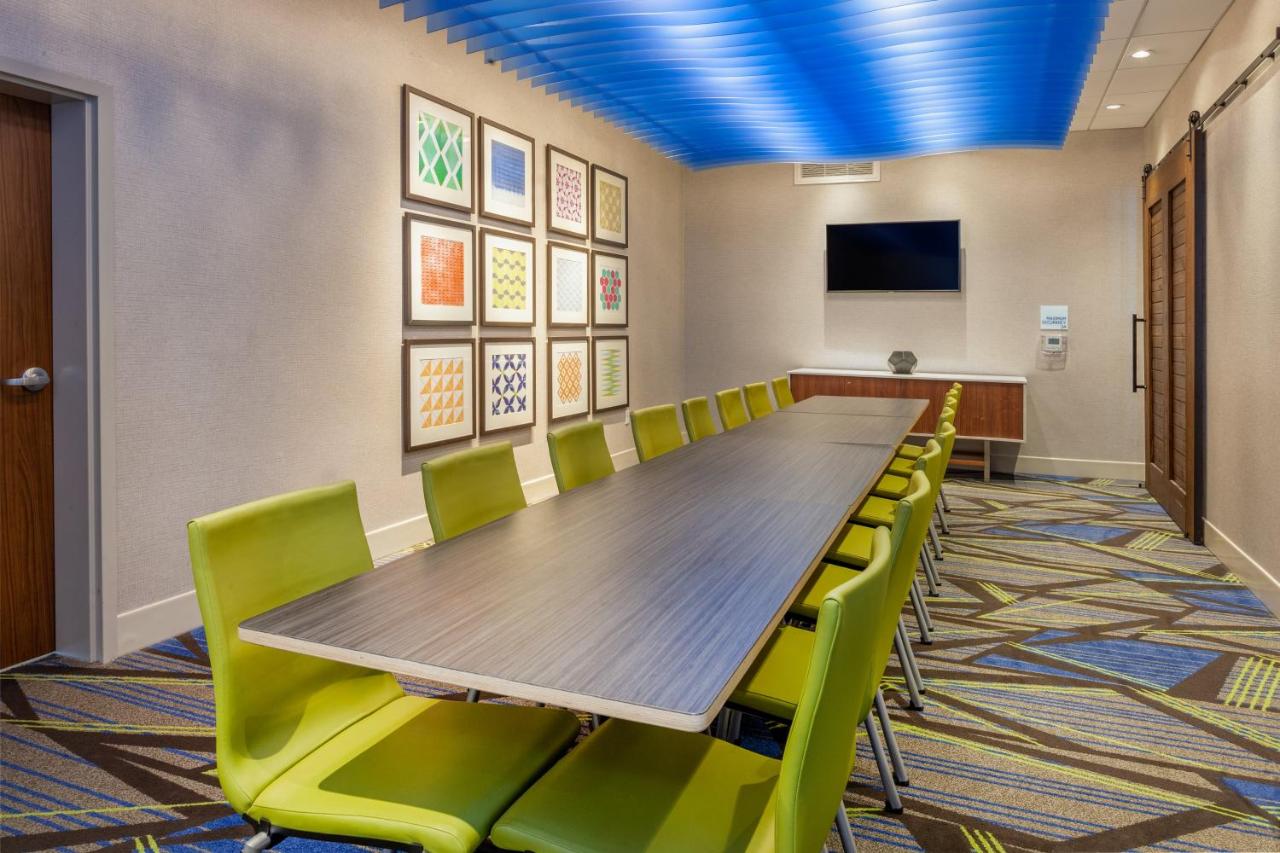 | Holiday Inn Express & Suites Brunswick-Harpers Ferry Area, an IHG Hotel