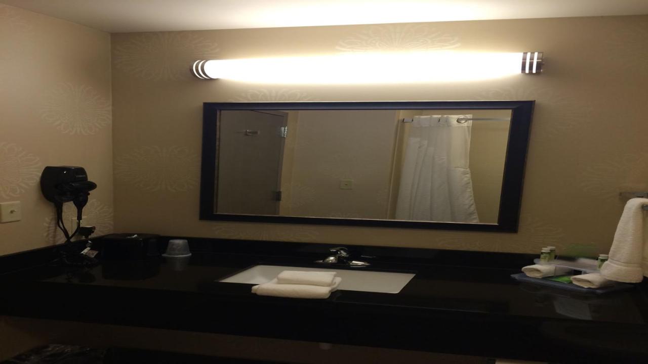 | Holiday Inn Guin, an IHG Hotel