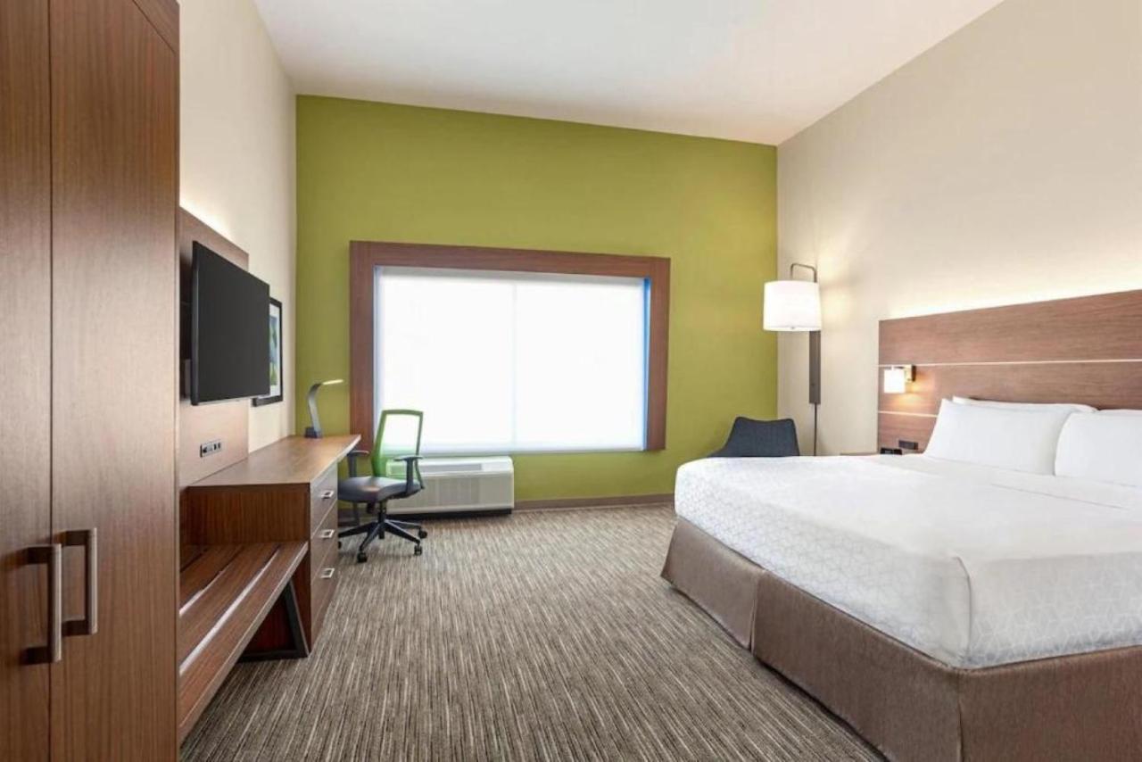 Standard King Room - Non-Smoking  at Holiday Inn Express & Suites Austin North - Pflugerville by IHG