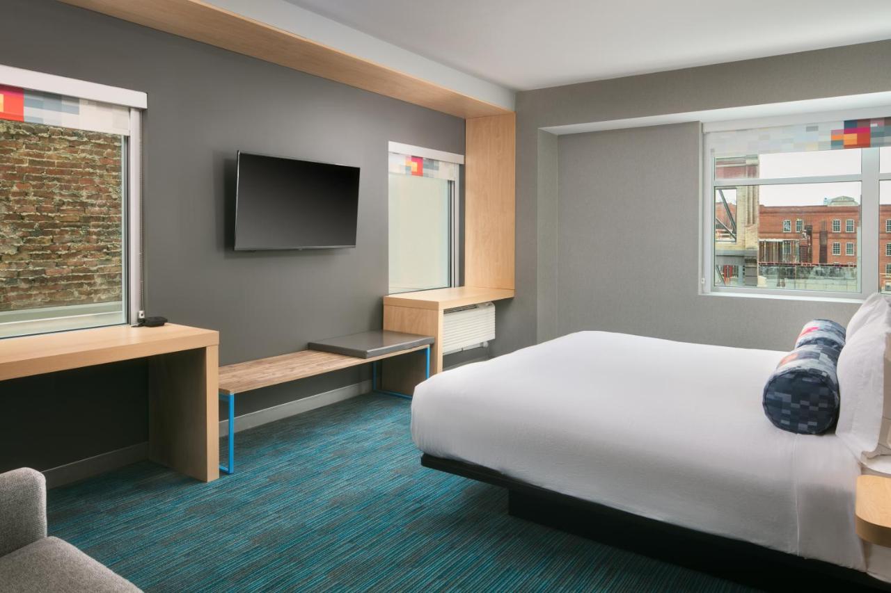 Guest room, 1 King, Corner room at Aloft by Marriott Louisville Downtown