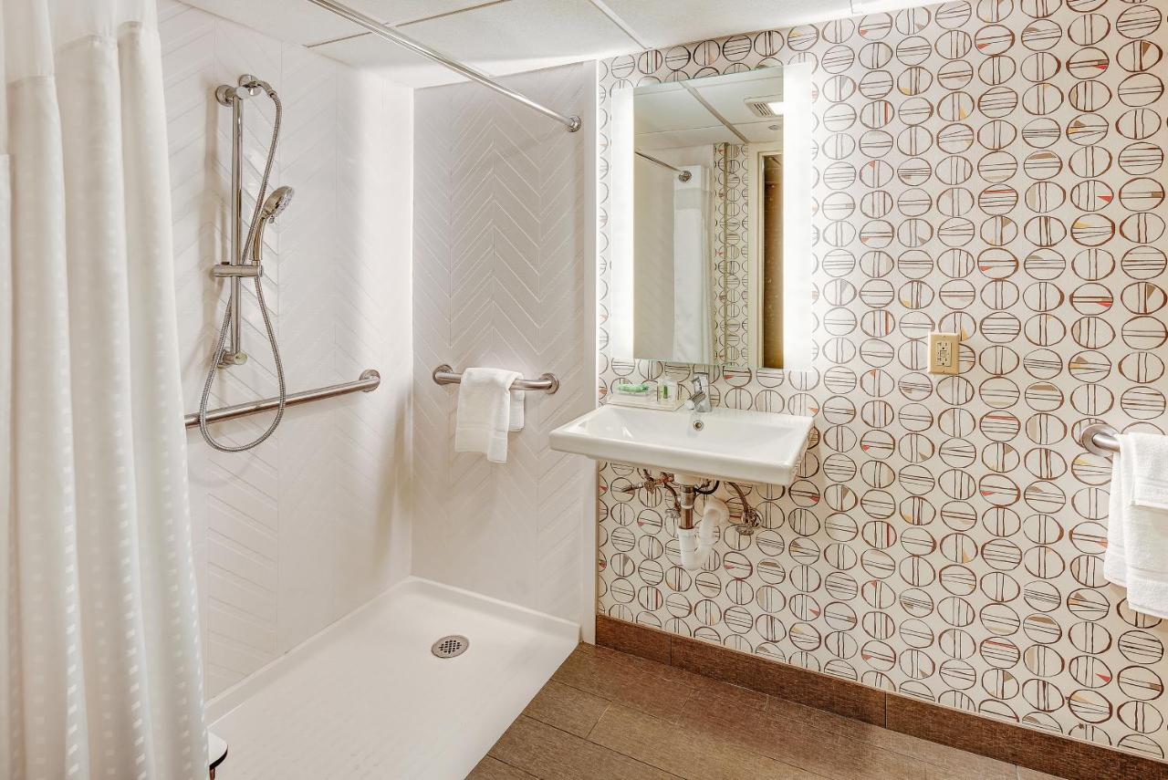 | Holiday Inn East Windsor, an IHG Hotel
