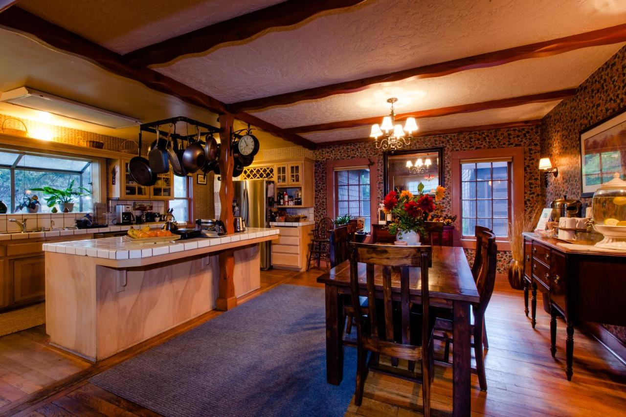 | Strawberry Valley Inn