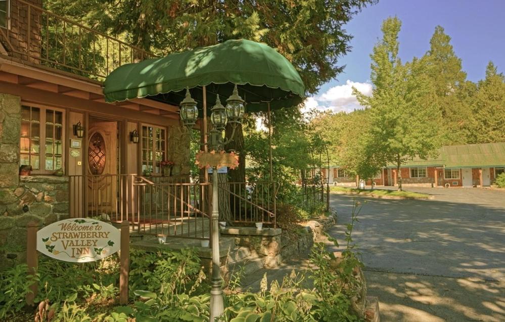 | Strawberry Valley Inn