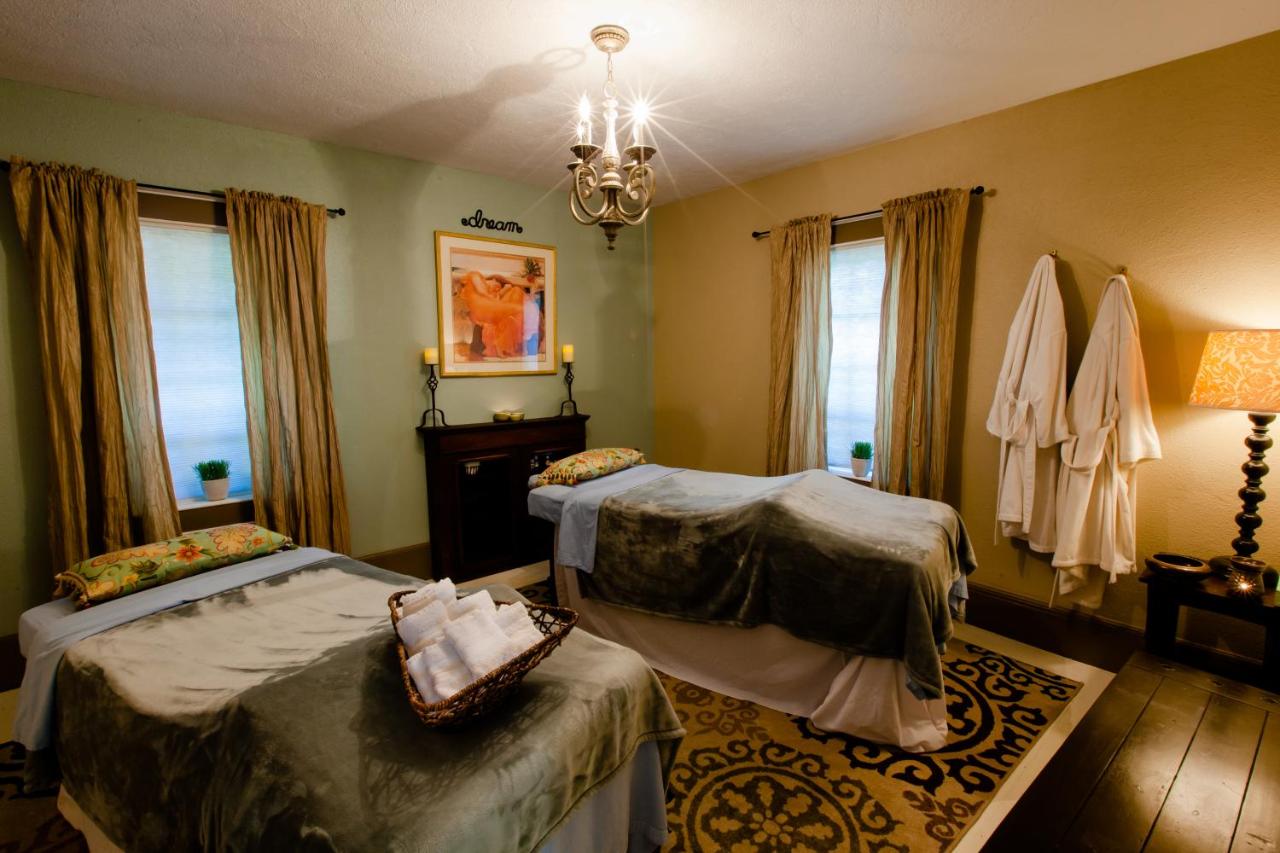 | Strawberry Valley Inn