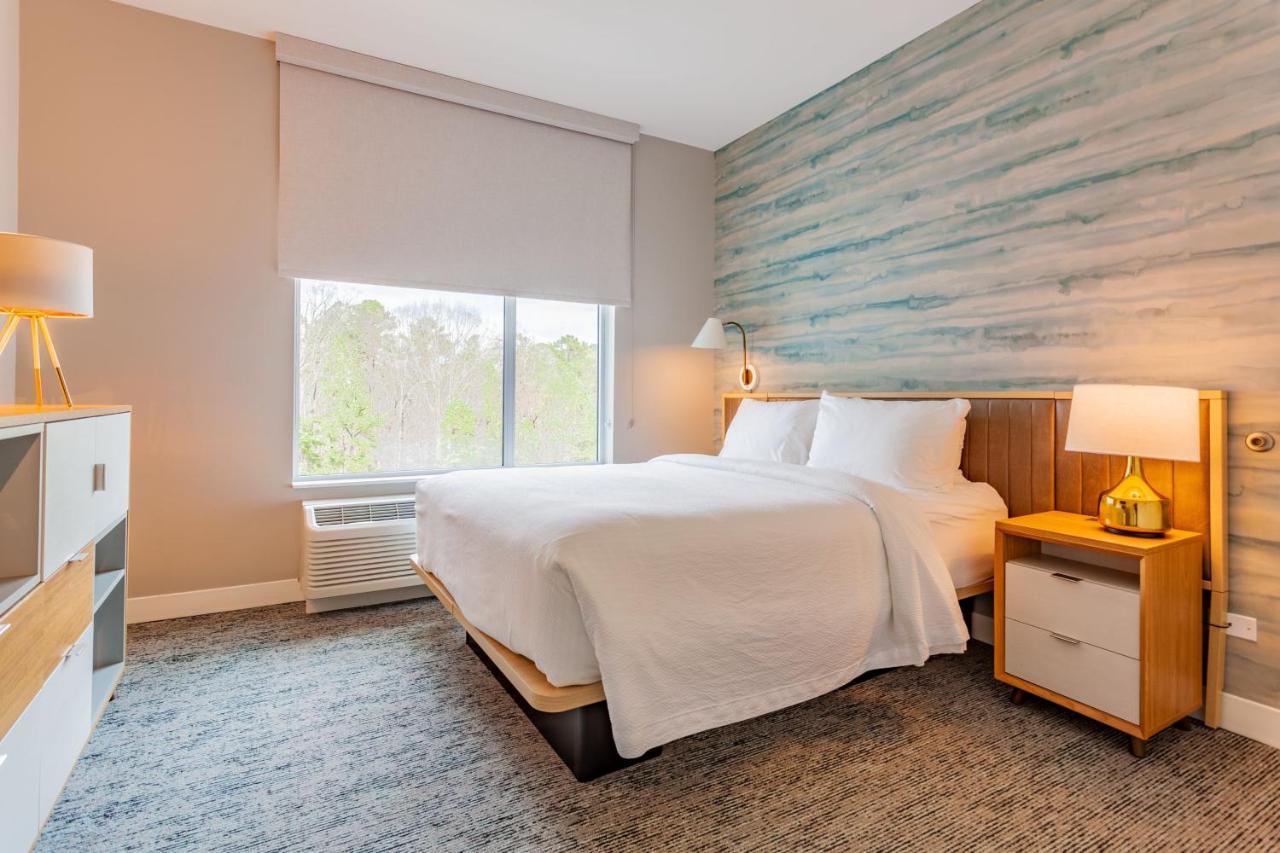 One-Bedroom Queen Suite with Sofa Bed at TownePlace Suites by Marriott Raleigh-University Area