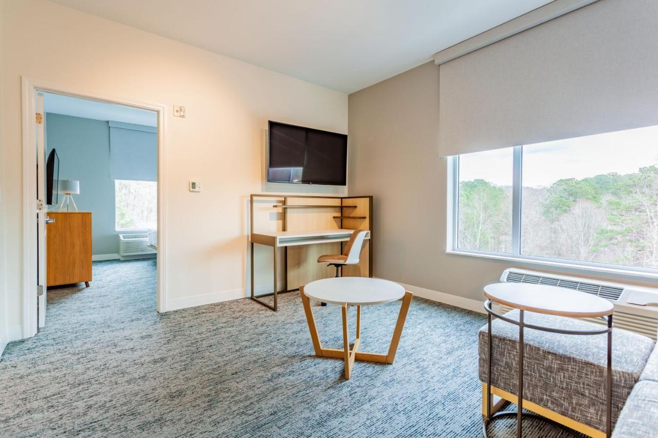One-Bedroom Queen Suite with Sofa Bed at TownePlace Suites by Marriott Raleigh-University Area