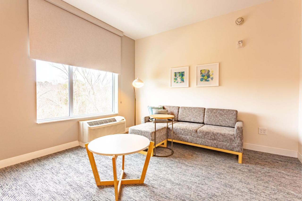 One-Bedroom Queen Suite with Sofa Bed at TownePlace Suites by Marriott Raleigh-University Area
