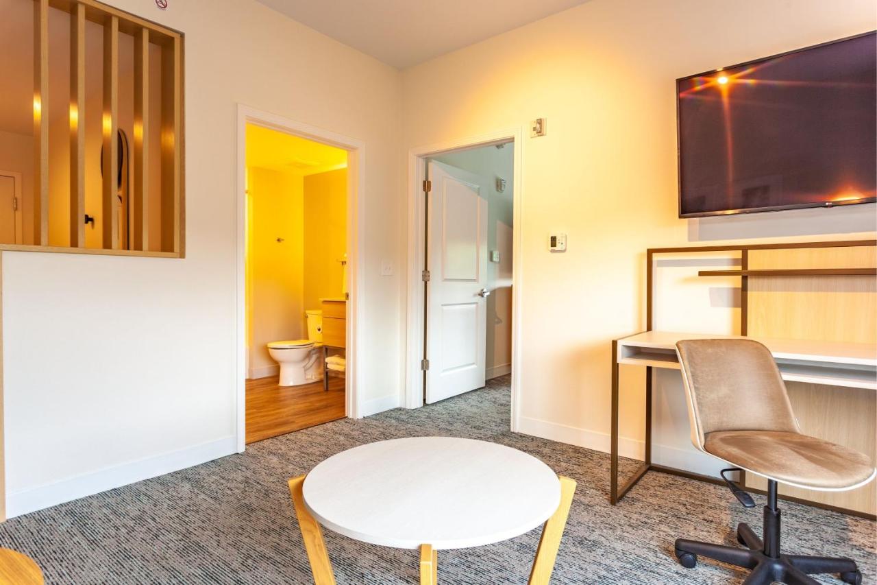 One-Bedroom Queen Suite with Sofa Bed at TownePlace Suites by Marriott Raleigh-University Area