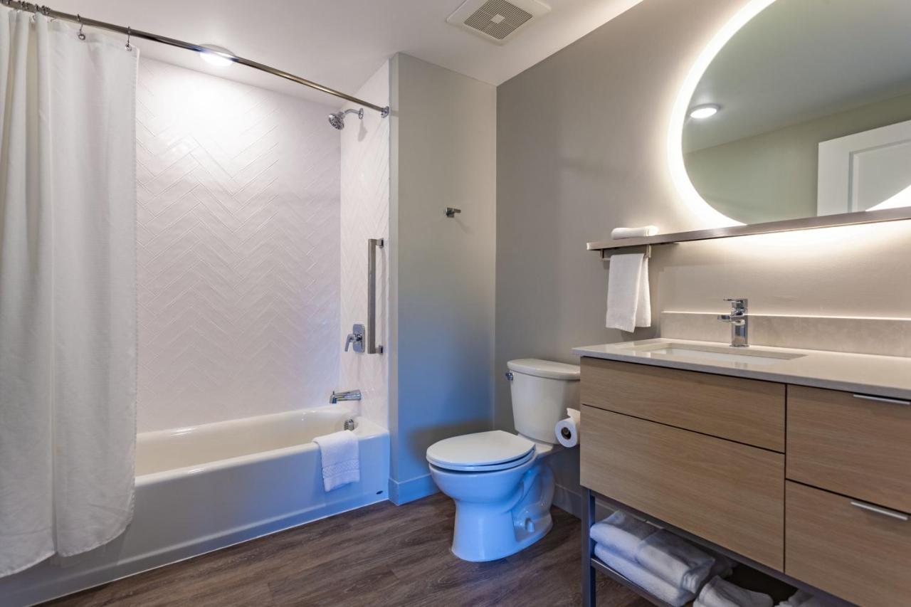 One-Bedroom Queen Suite with Sofa Bed at TownePlace Suites by Marriott Raleigh-University Area