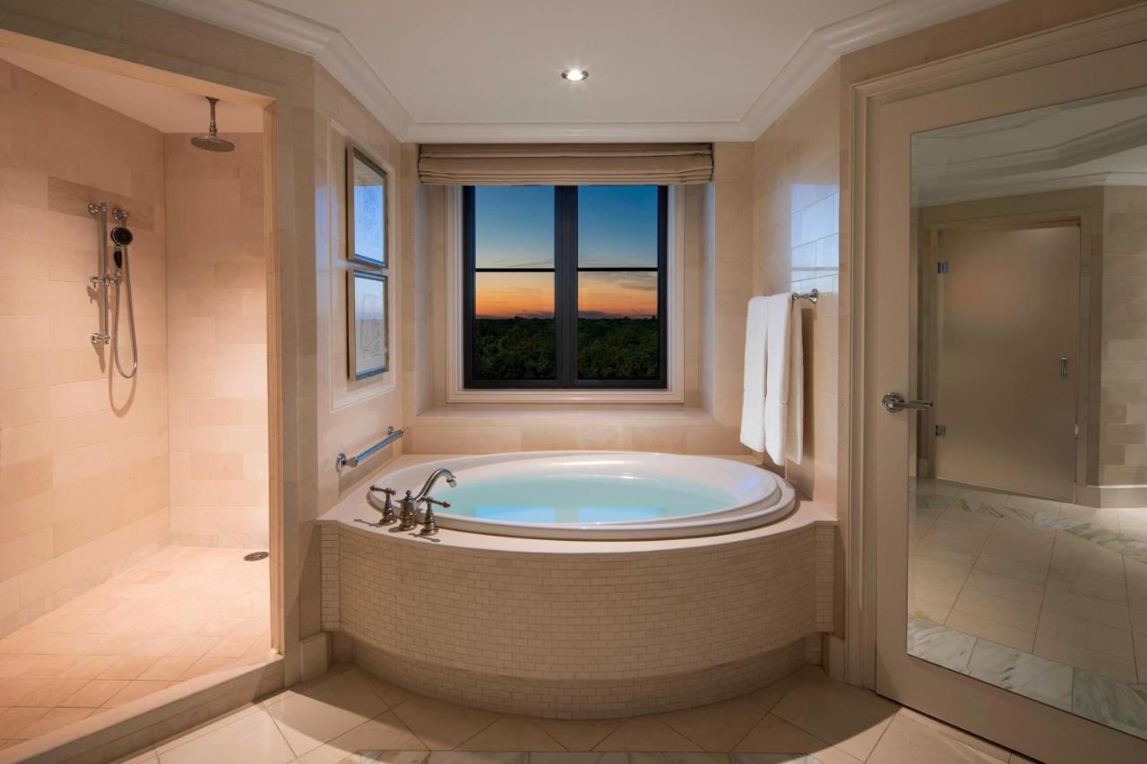 Corner St. Regis Suite, Suite, Corner room, Balcony at The St. Regis Atlanta