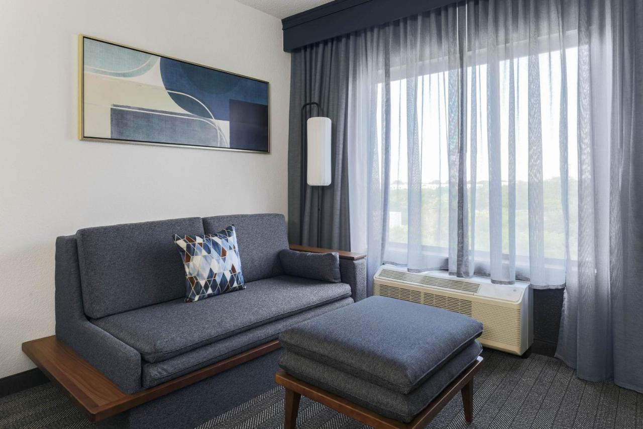 King Room with Sofa Bed at Courtyard by Marriott Austin Airport
