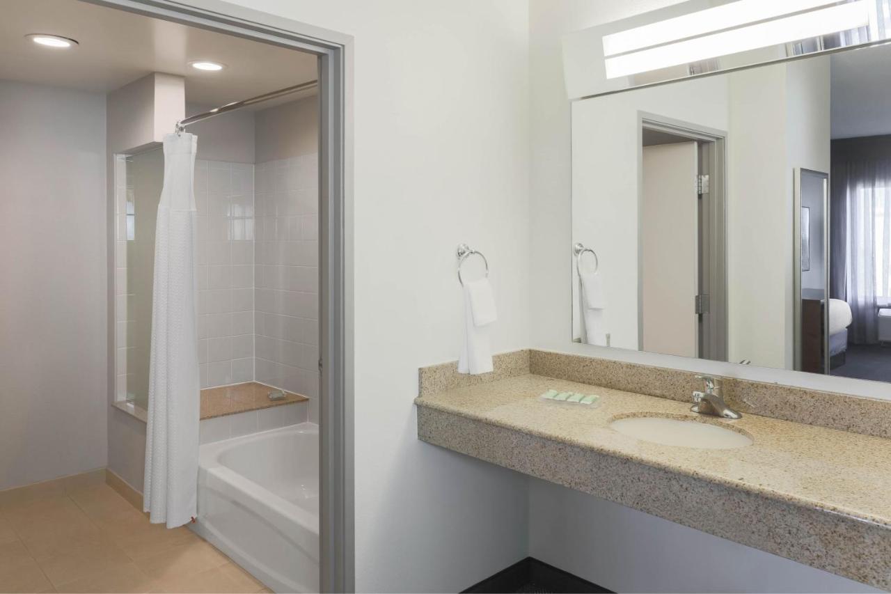 One-Bedroom King Suite at Courtyard by Marriott Austin Airport