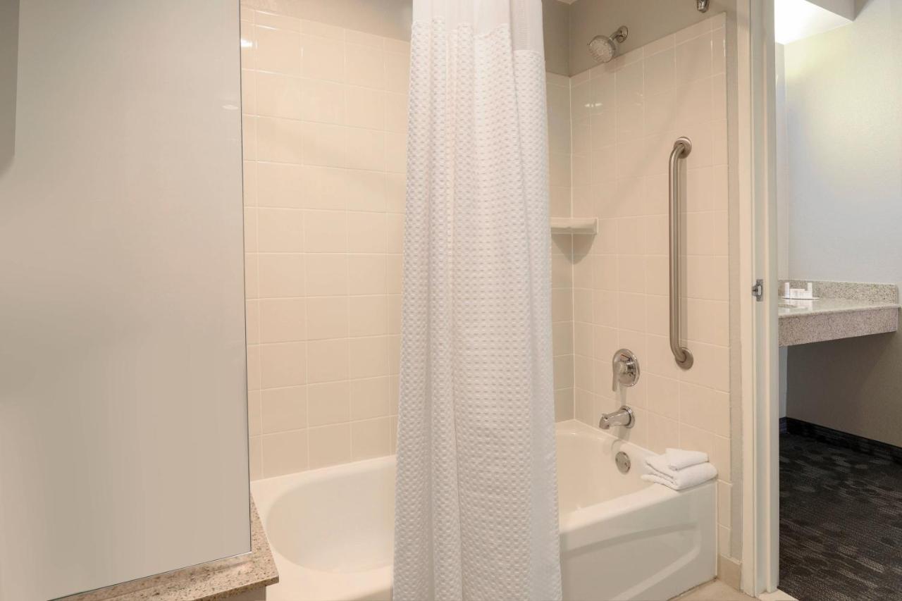 One-Bedroom King Suite at Courtyard by Marriott Austin Airport