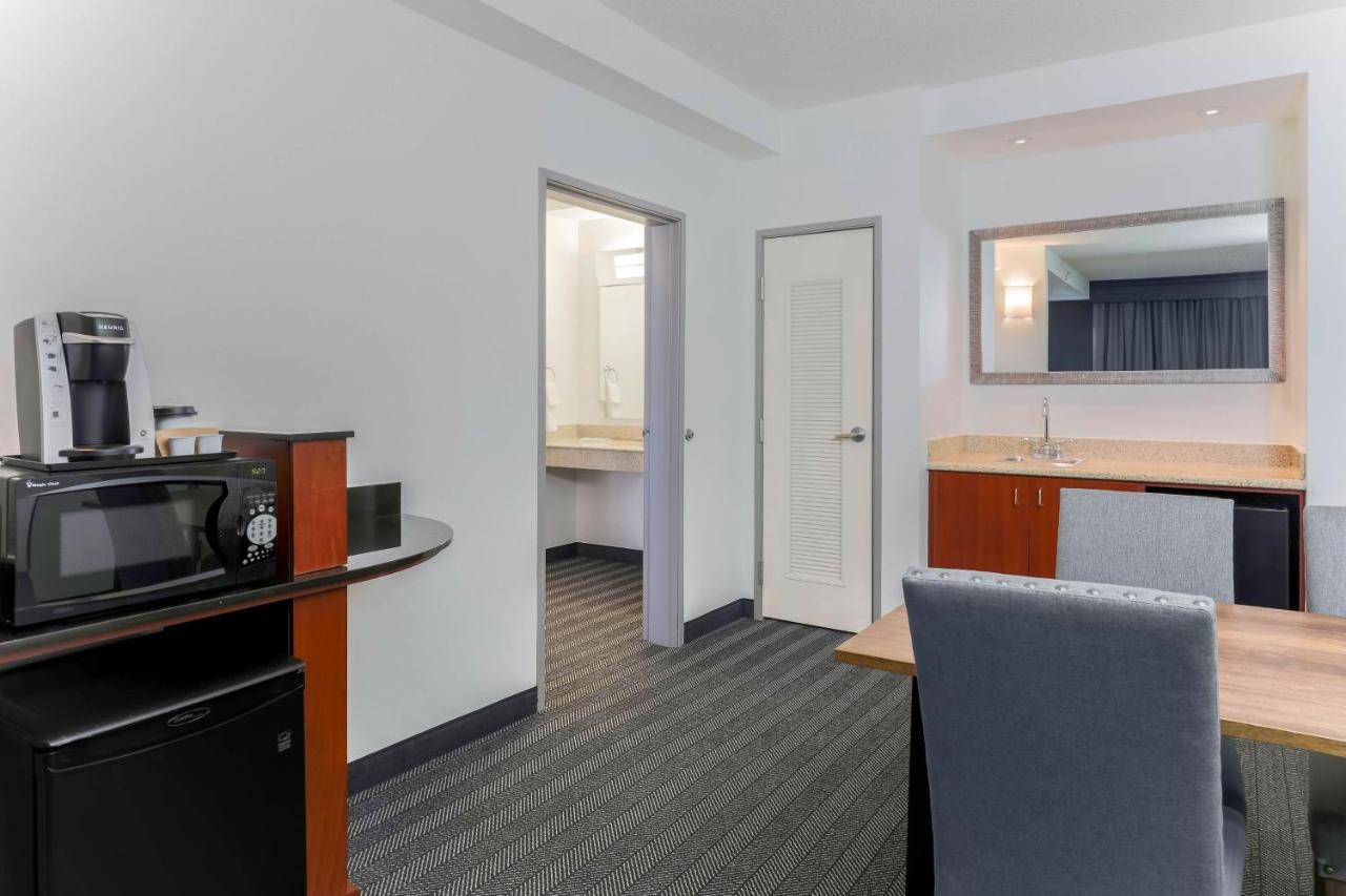 One-Bedroom King Suite at Courtyard by Marriott Austin Airport