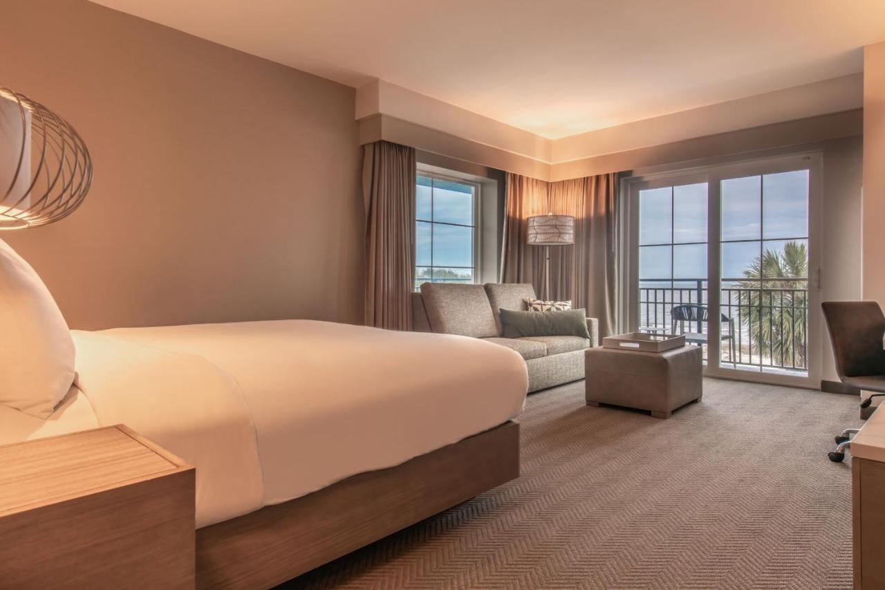 Beachfront, One King Bed with Balcony at Courtyard by Marriott Jekyll Island