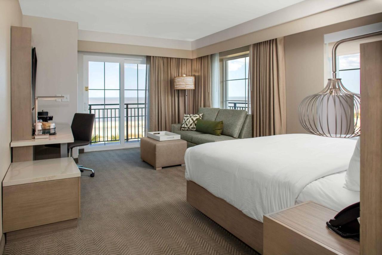 Beachfront, One King Bed with Balcony at Courtyard by Marriott Jekyll Island