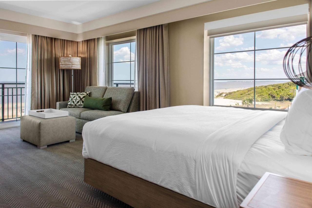 Beachfront, One King Bed with Balcony at Courtyard by Marriott Jekyll Island