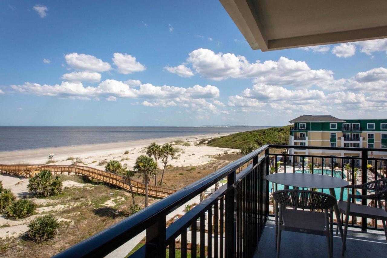 Beachfront, One King Bed with Balcony at Courtyard by Marriott Jekyll Island