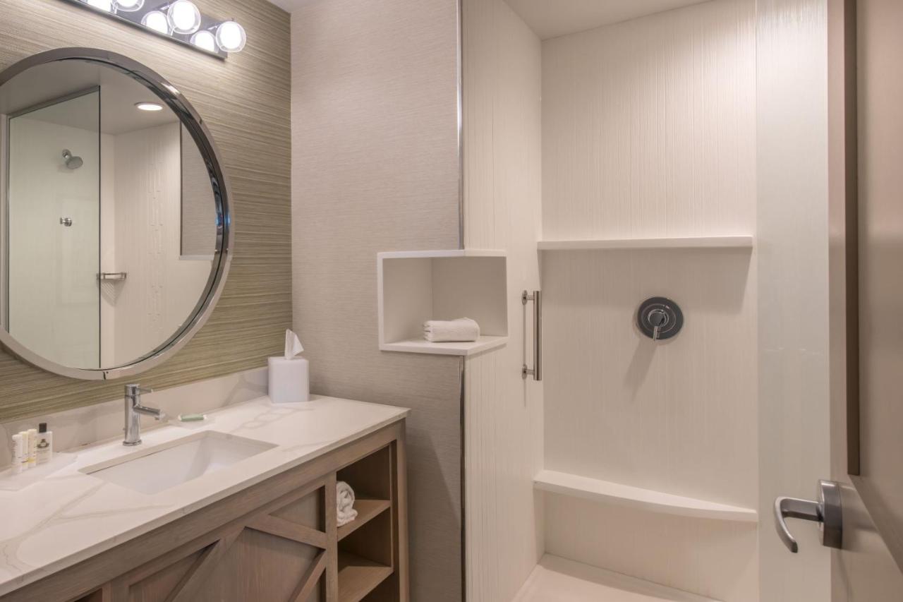 Oceanfront, One King Bed with Balcony at Courtyard by Marriott Jekyll Island