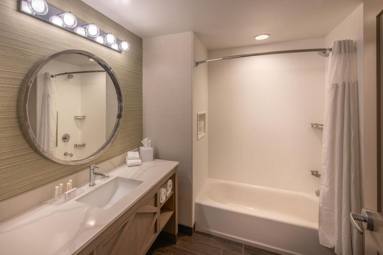 Island View, Two Queen Beds at Courtyard by Marriott Jekyll Island