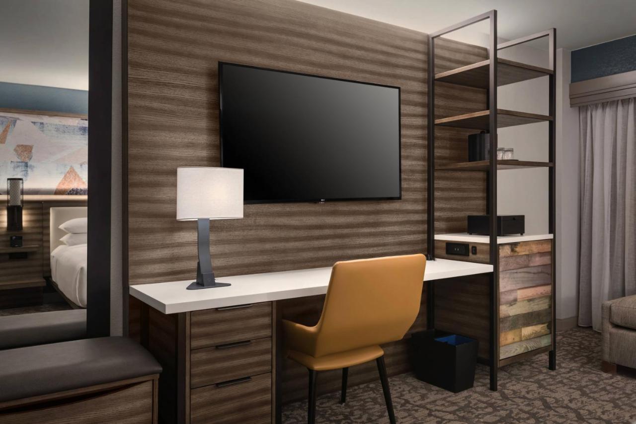Concierge Level Guest Room with Two Double Beds at Marriott Boston Quincy
