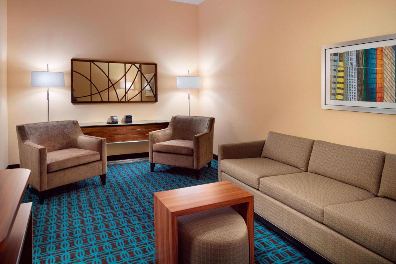 King Suite with Mountain View at Fairfield Inn & Suites by Marriott Hendersonville Flat Rock