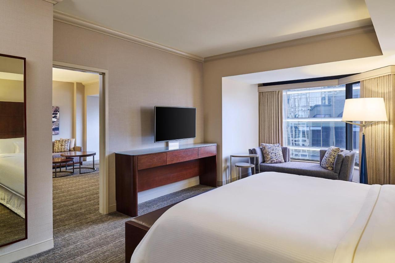 Deluxe, Club level, Suite, 1 King at The Westin Chicago River North