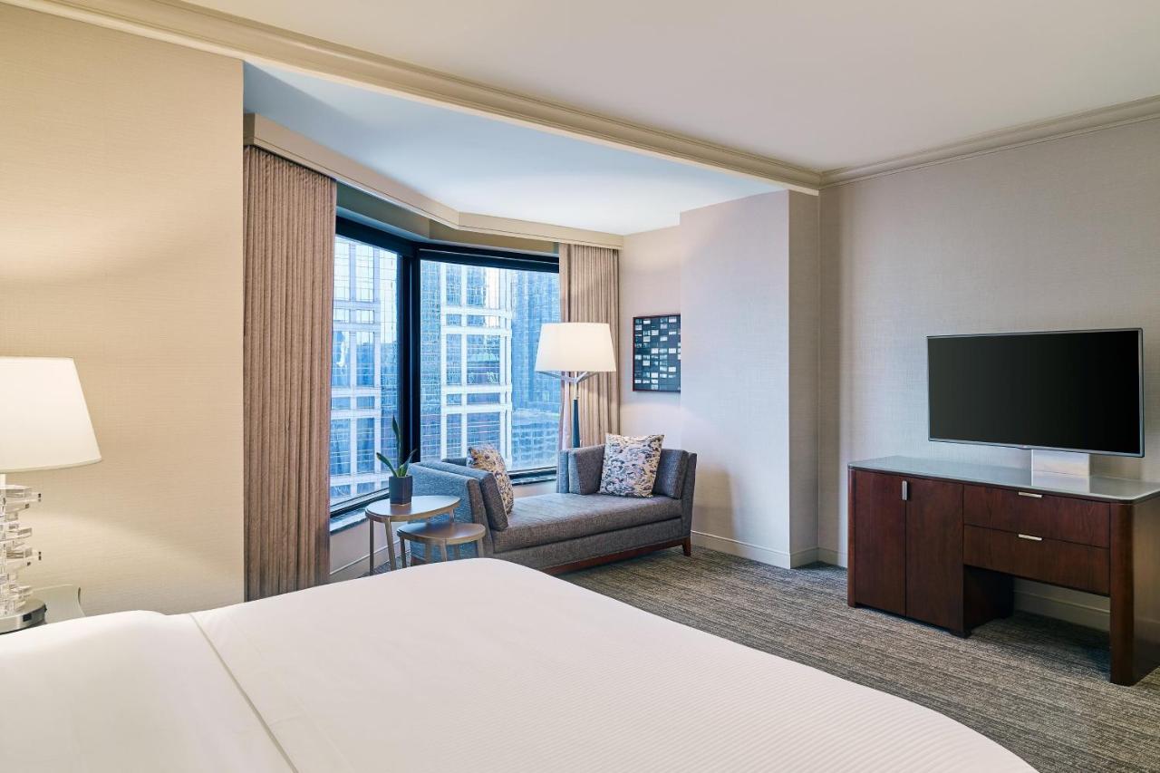 Deluxe King Room at The Westin Chicago River North