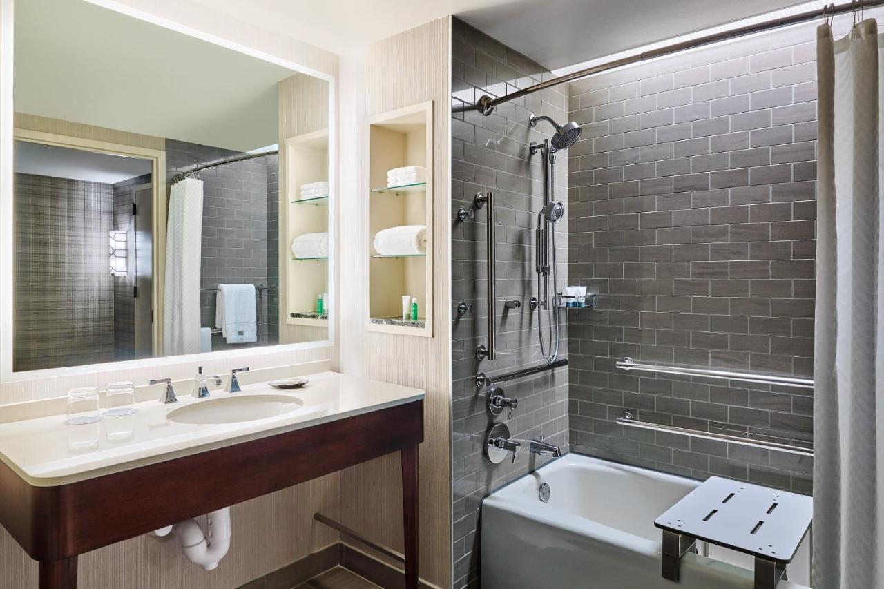Traditional King Room at The Westin Chicago River North