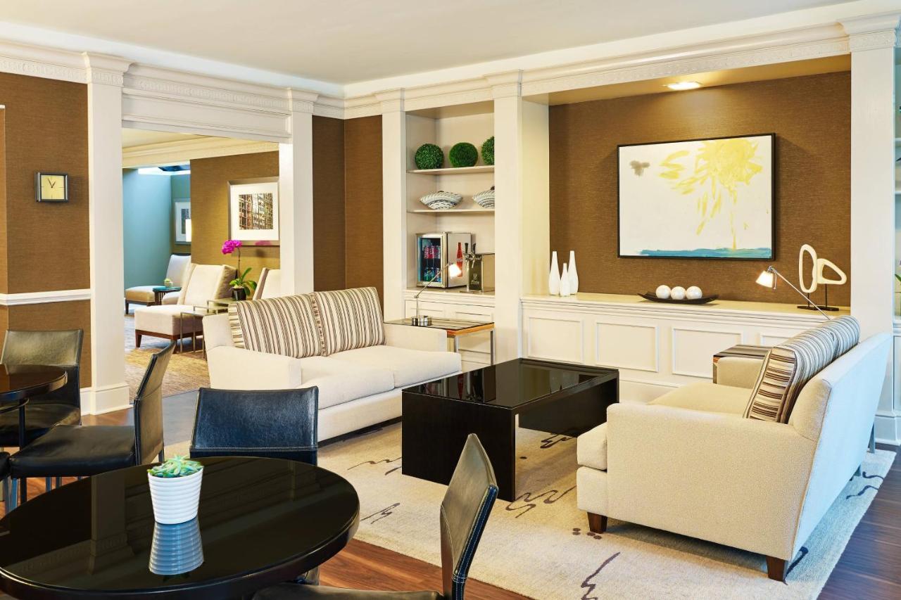 Executive Club Corner Room at The Westin Chicago River North